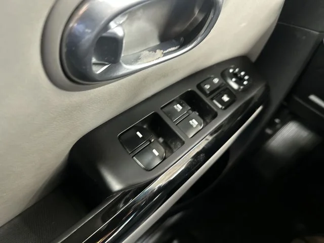 Used 2016 Black Kia Plus image 16