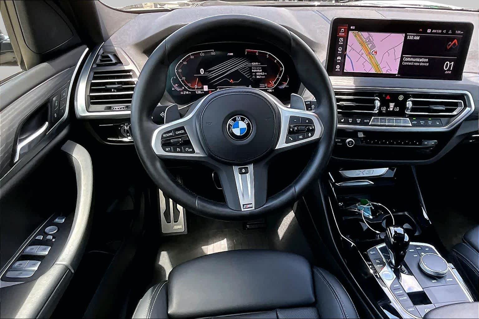 Used 2023 Black Sapphire Metallic BMW sDrive30i image 5