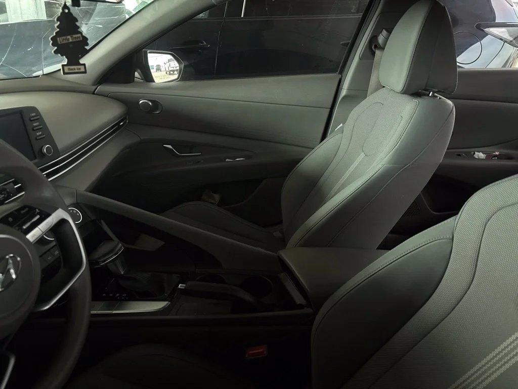 Used 2021  Hyundai SE image 10