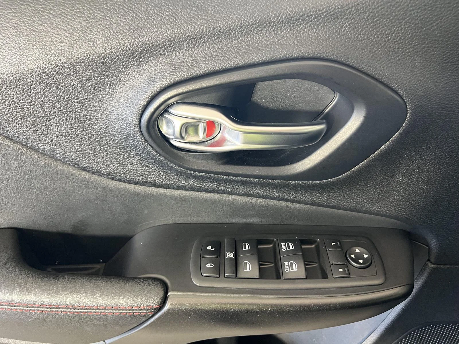 Used 2021 Granite Crystal Metallic Clearcoat Jeep Trailhawk image 13