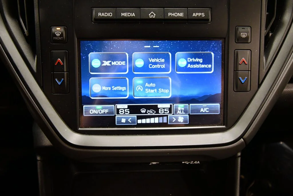 Used 2024 White Subaru Base image 23