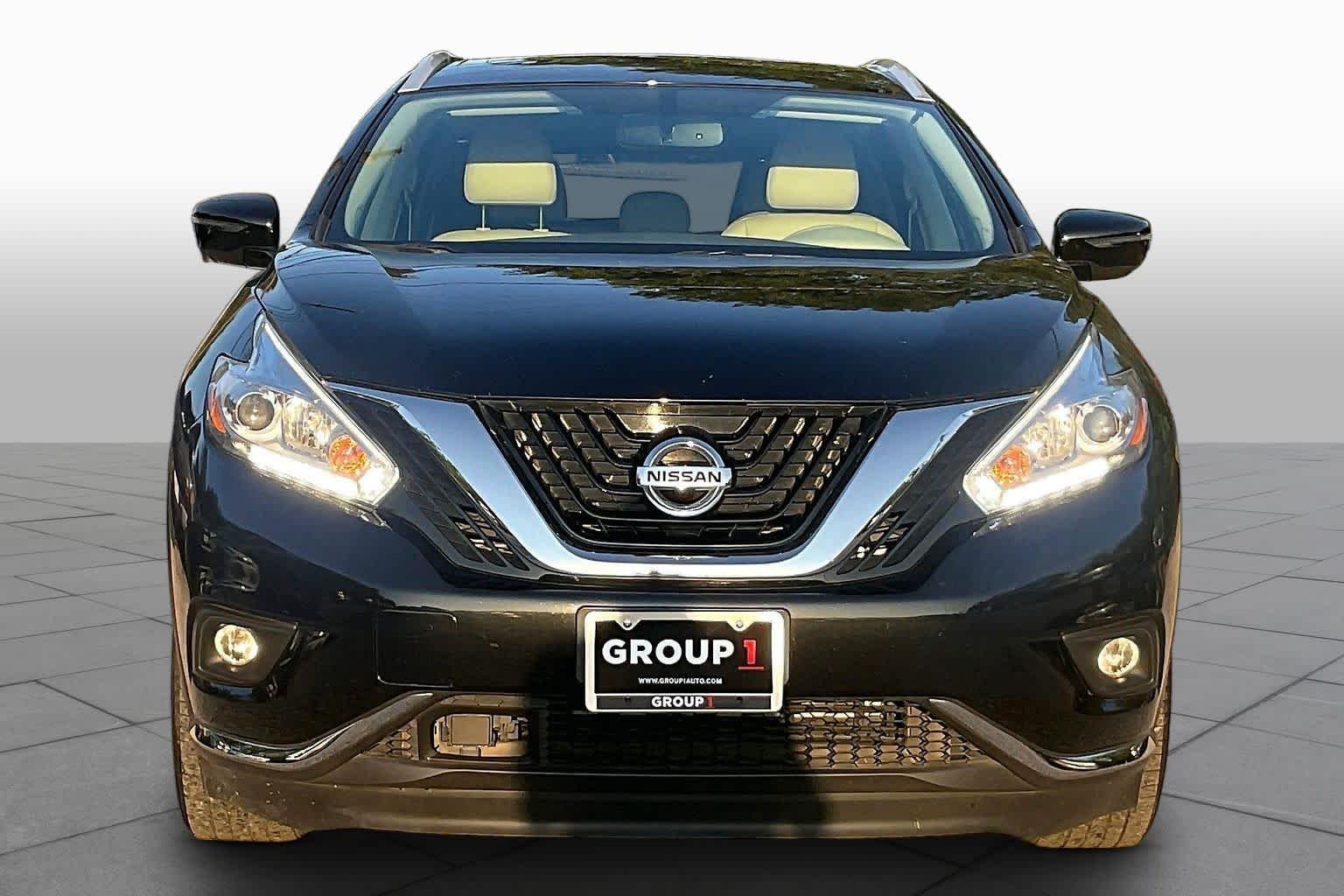 Used 2017 Magnetic Black Metallic Nissan SL image 4