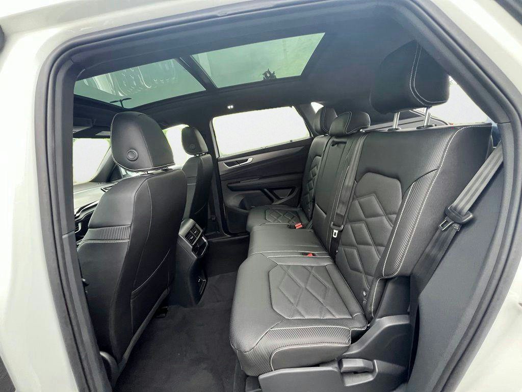 New 2026 White/off-white Volkswagen SE w/Technology image 22