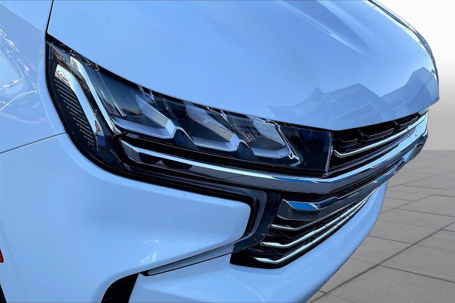 Used 2022 Summit White Chevrolet LT image 26