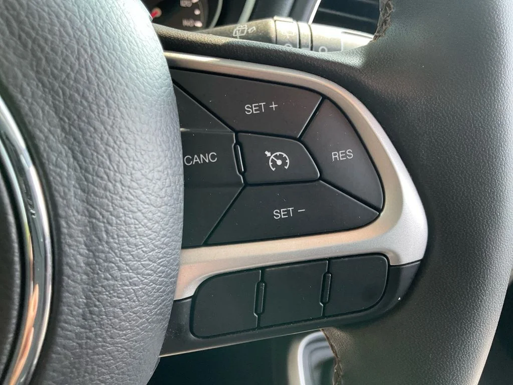 Used 2021 Black Jeep Latitude image 33