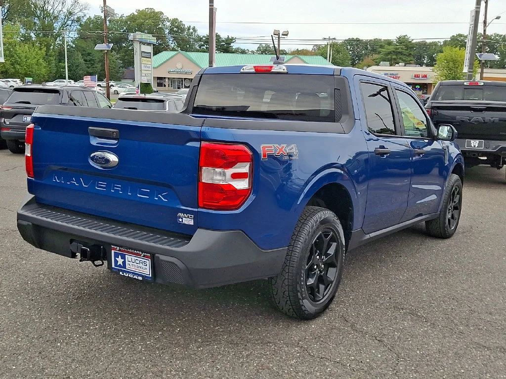 Used 2023 Atlas Blue Metallic Ford XLT image 11