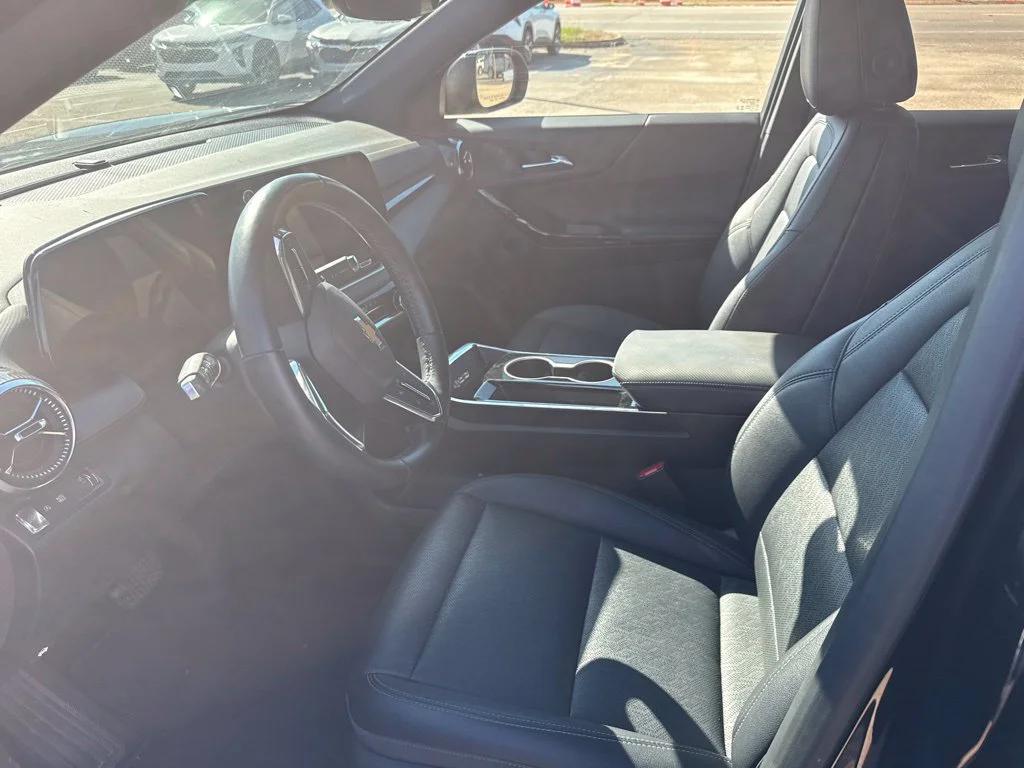 Used 2025 Mosaic Black Metallic Chevrolet LT image 6