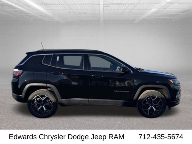New 2026 Diamond Black Crystal Pearlcoat Jeep Limited image 10
