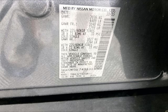 Used 2016 Gray Nissan SL image 4