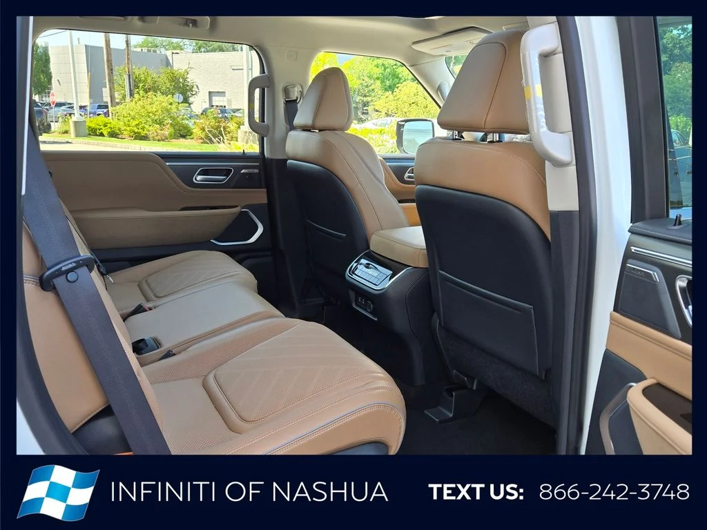 New 2027 RADIANT WHITE INFINITI Luxe 4WD image 18