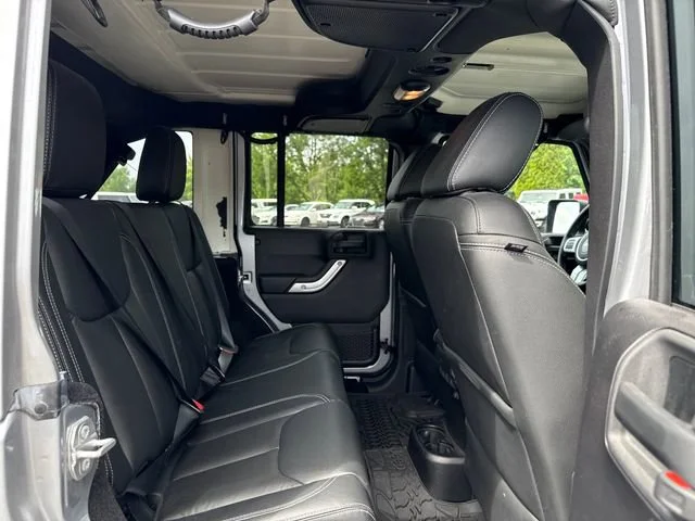 Used 2015 Billet Silver Metallic Clearcoat Jeep Unlimited Rubicon image 16