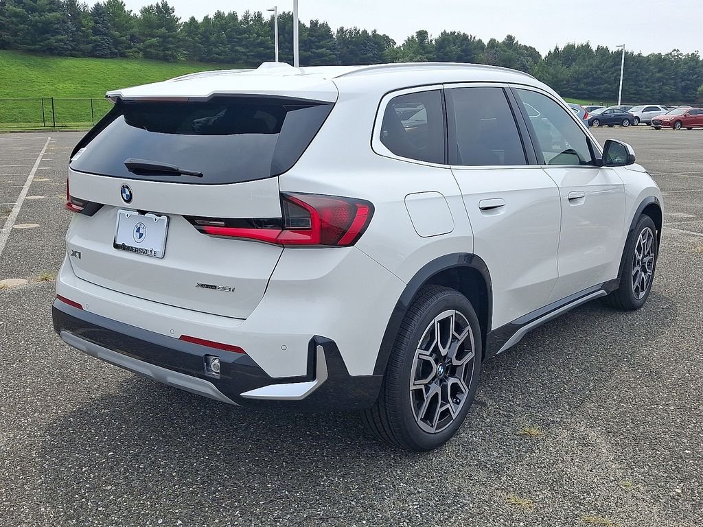 New 2026 Alpine White BMW xDrive28i image 4