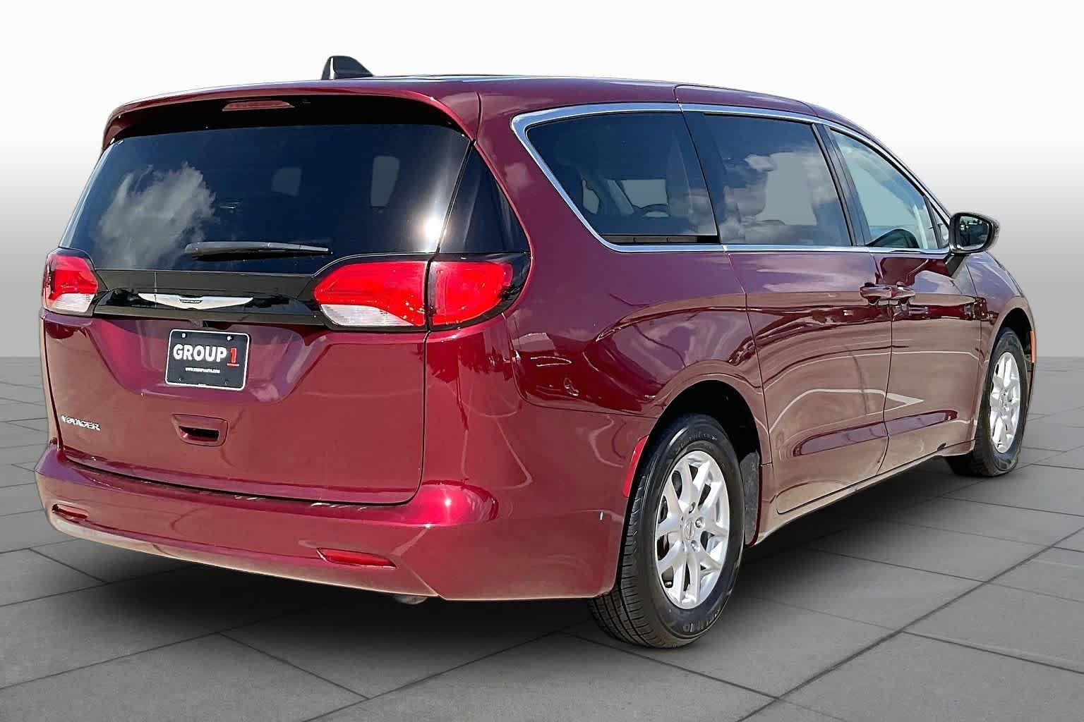Used 2023 Velvet Red Pearlcoat Chrysler LX image 13