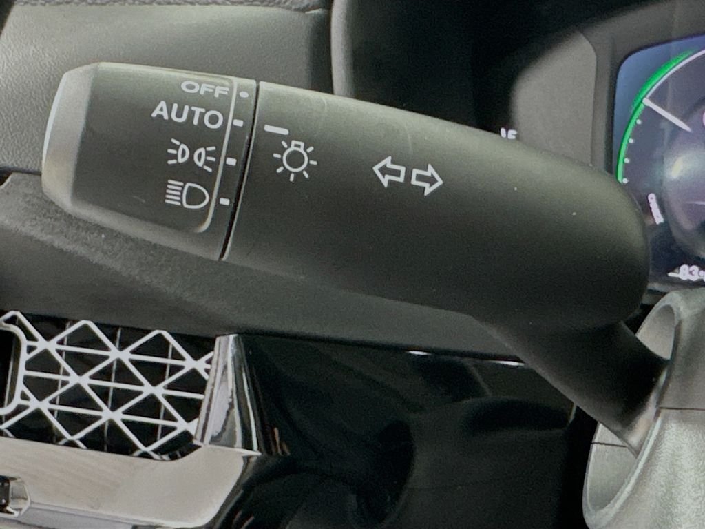 Certified Used 2025 Platinum Honda Touring image 12
