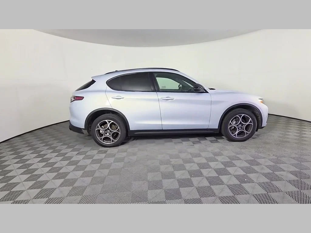 New 2026 Moonlight Gray Metallic Alfa Romeo Base image 23