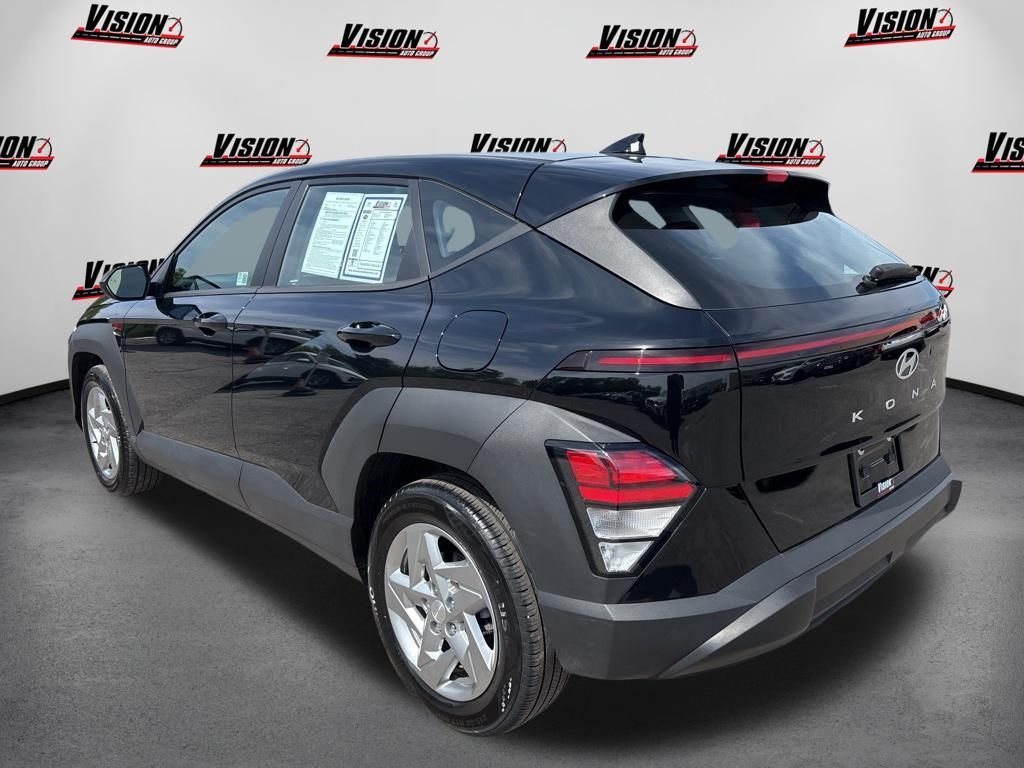 Used 2024 Black Hyundai SE image 7