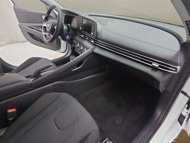 New 2026 White Hyundai SE image 19
