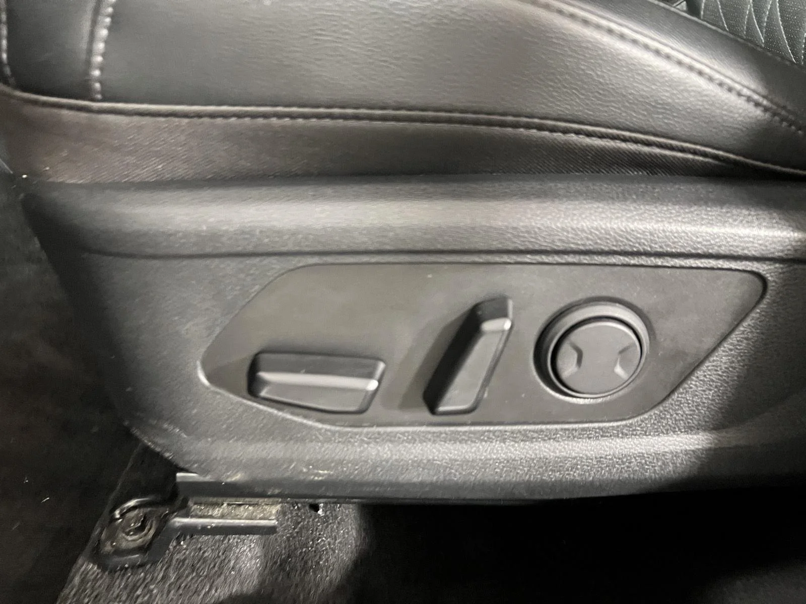 Used 2025 Wolf Gray Kia X-Line image 39