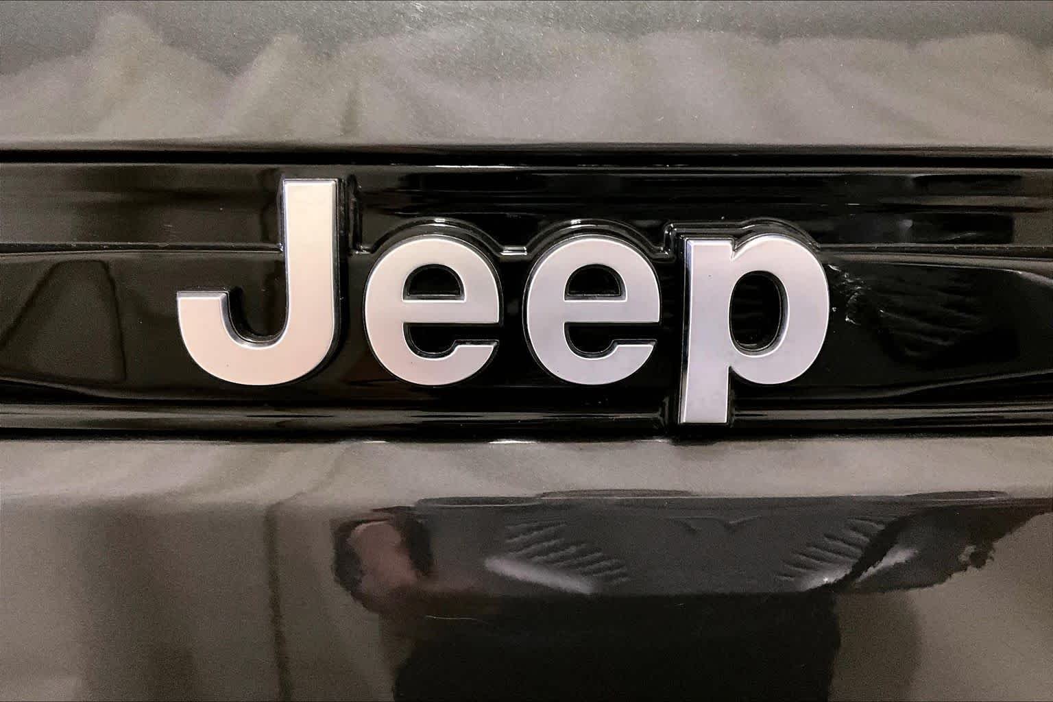 Used 2023 Baltic Gray Metallic Clearcoat Jeep Summit image 32