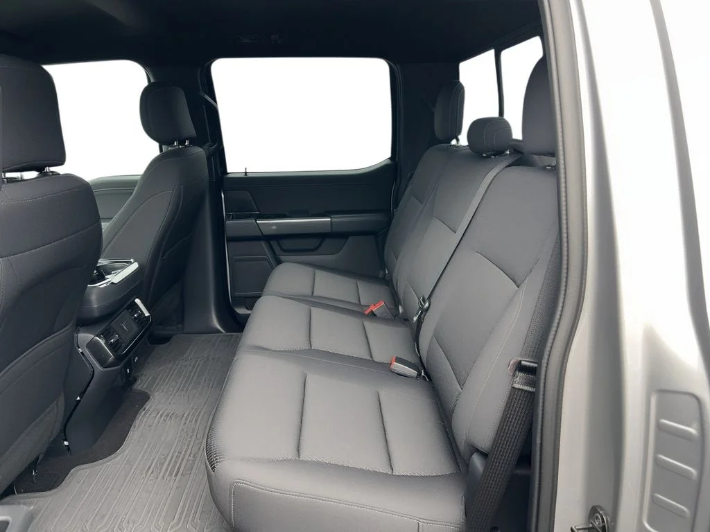 Used 2021 Silver Ford XLT image 7