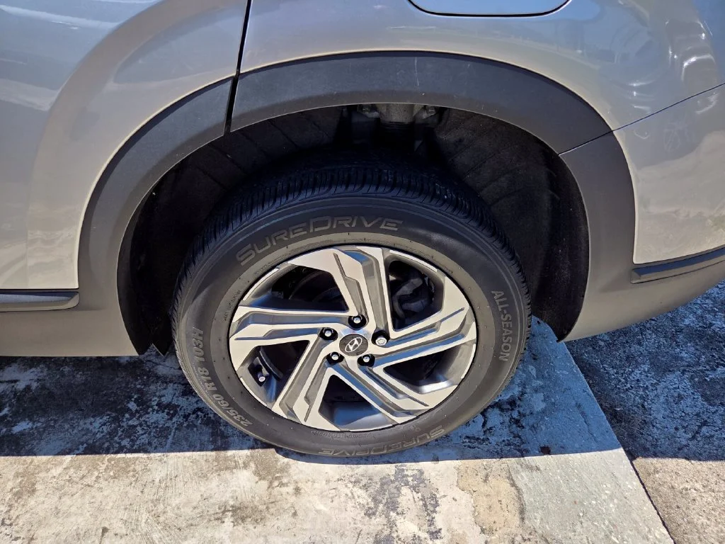 Used 2023 Silver Hyundai SEL image 25