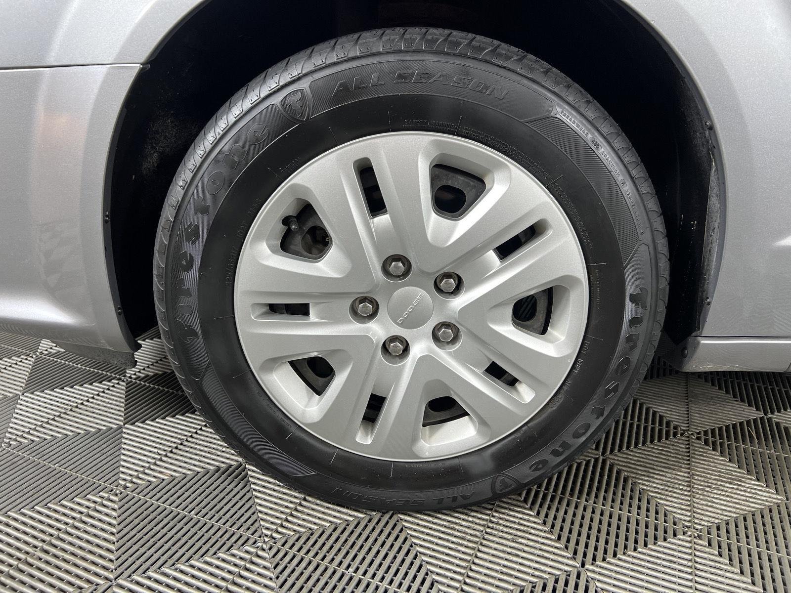 Used 2017 Billet Clearcoat Dodge SE image 17