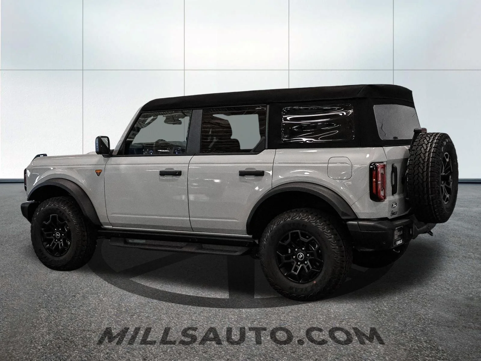 New 2026 Avalanche Gray Ford Badlands® image 4