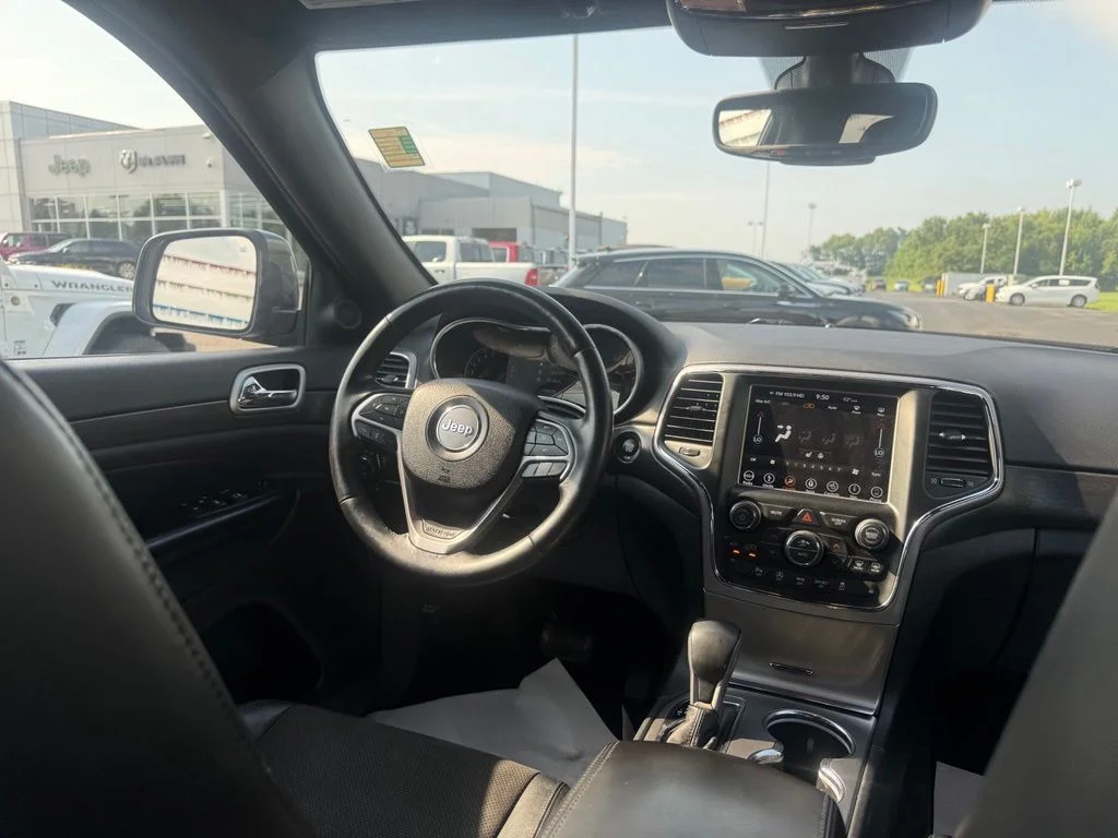 Used 2018 Gray Jeep Altitude image 45