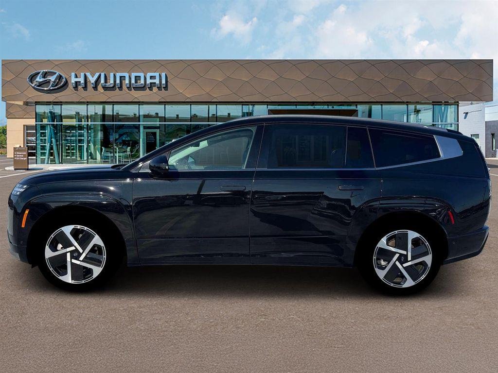 View vehicle photo 3