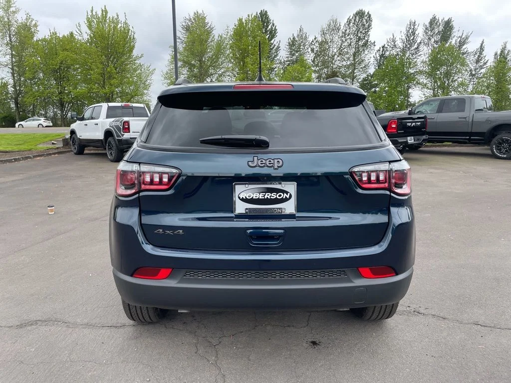 New 2026 Fathom Blue Pearl-Coat Exterior Paint Jeep Latitude image 5