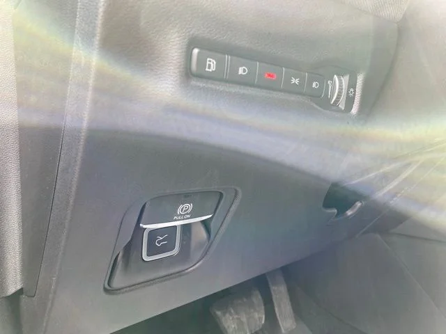 New 2026 Hydro Blue Pearlcoat Jeep Laredo image 24