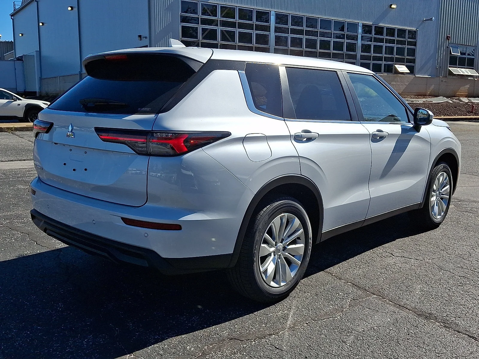 New 2026 White Mitsubishi ES image 8