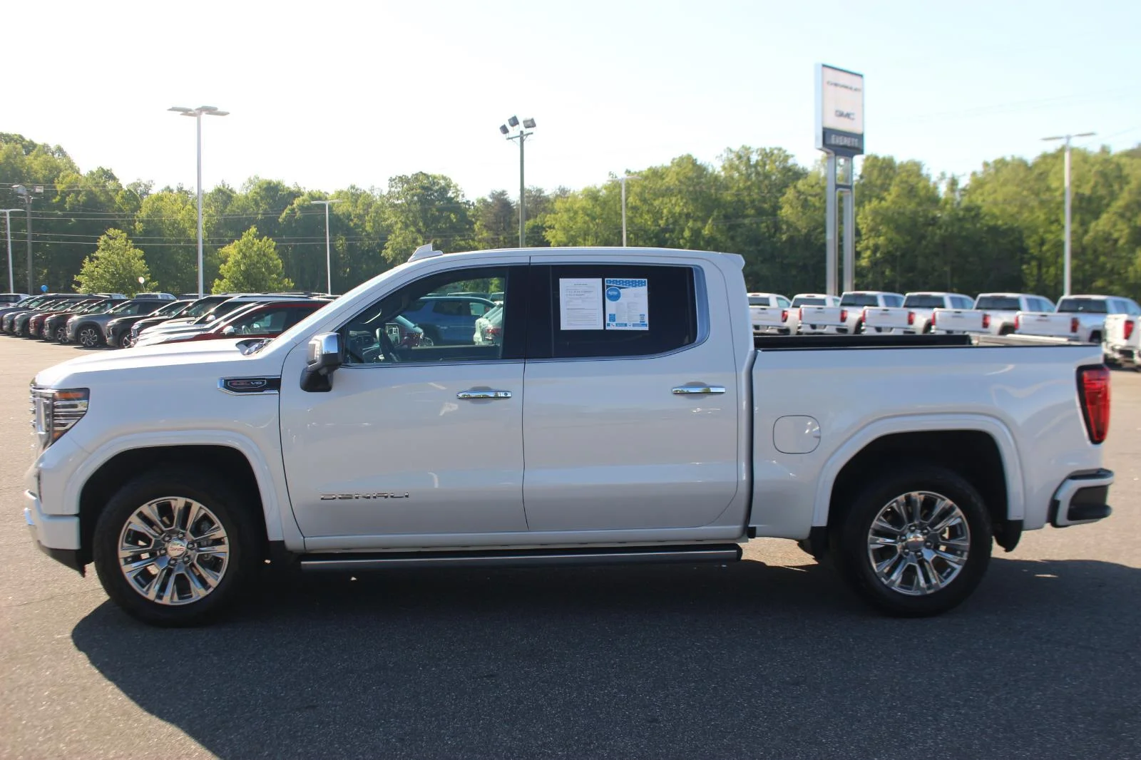 Used 2025 White Frost Tricoat GMC Denali image 4