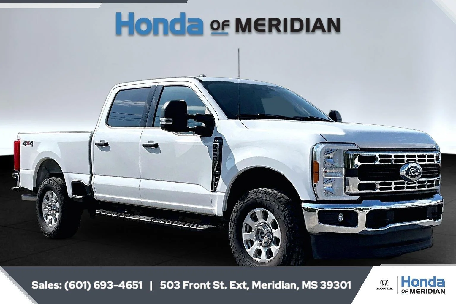 Used 2023 Oxford White Ford XLT image 1