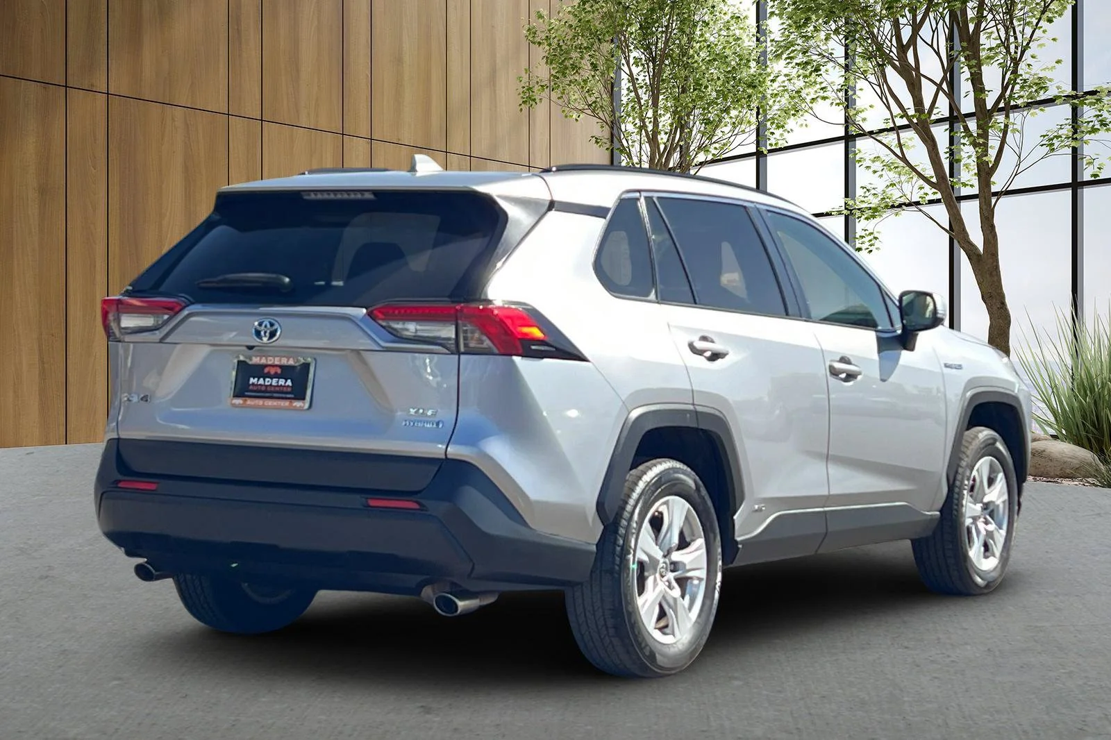 Used 2021 Silver Toyota Hybrid XLE image 4