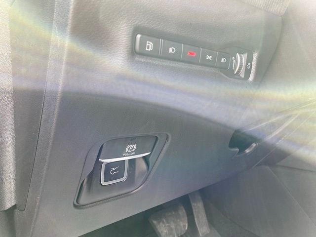 New 2026 Hydro Blue Pearl-Coat Exterior Paint Jeep Laredo image 24