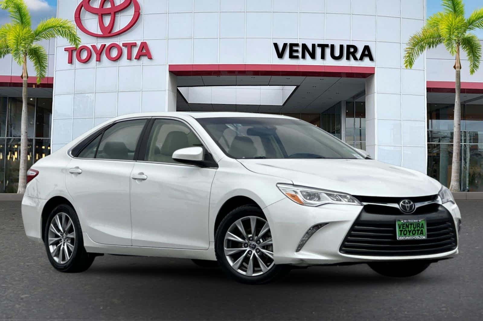 Used 2015 Blizzard Pearl Toyota XLE image 2