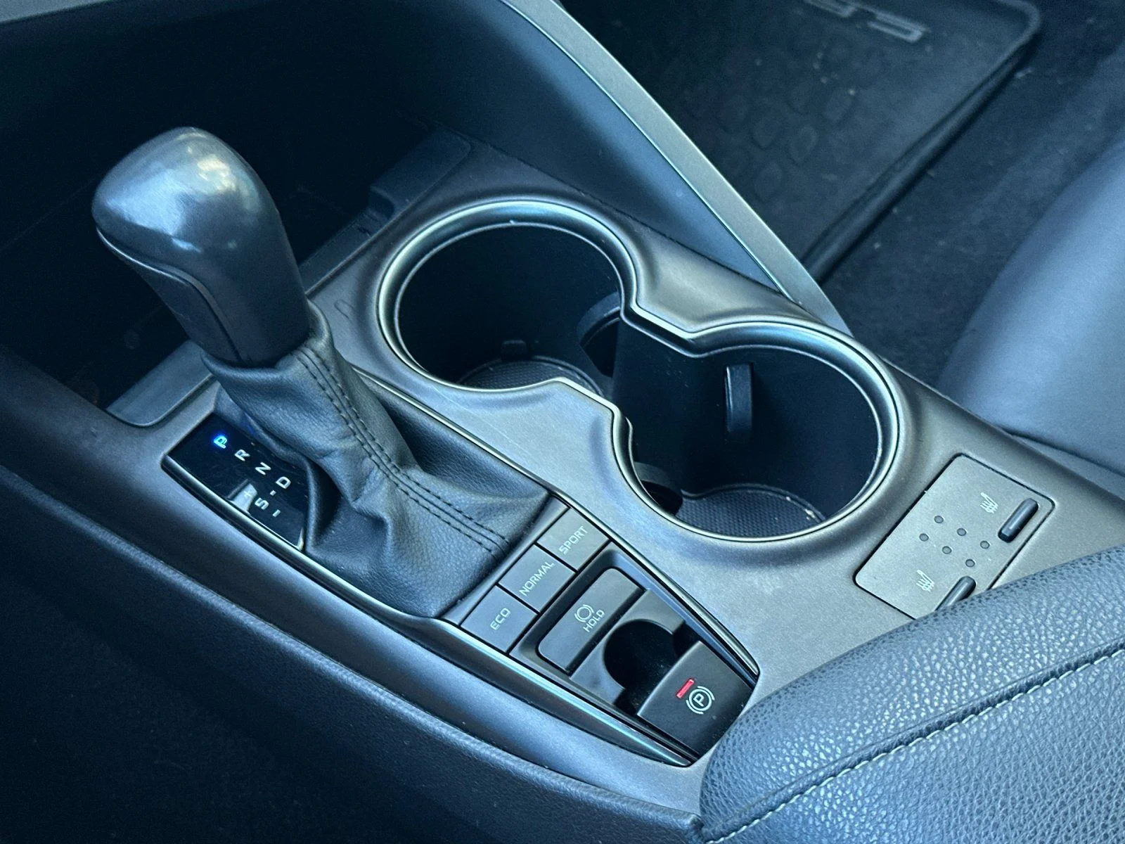 Used 2021 Wind Chill Pearl/Midnight Black Metallic Toyota XSE image 19