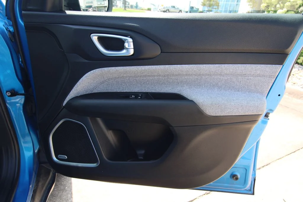 Used 2022 Blue Jeep Latitude Lux image 40