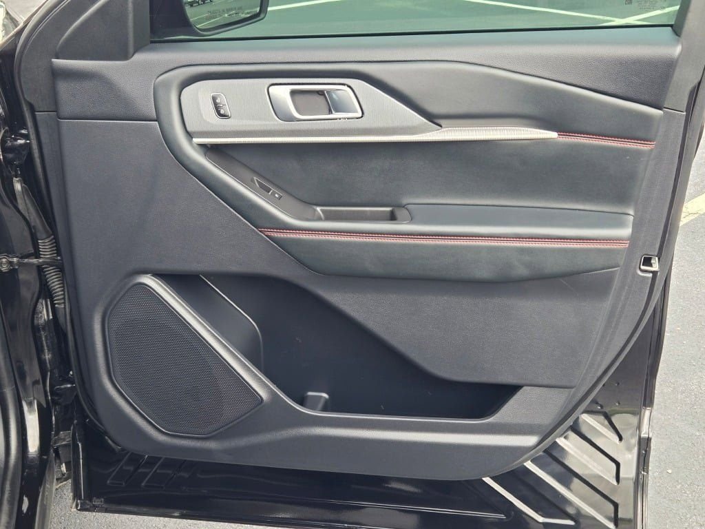 Certified Used 2025 Black Metallic Ford ST-Line image 6
