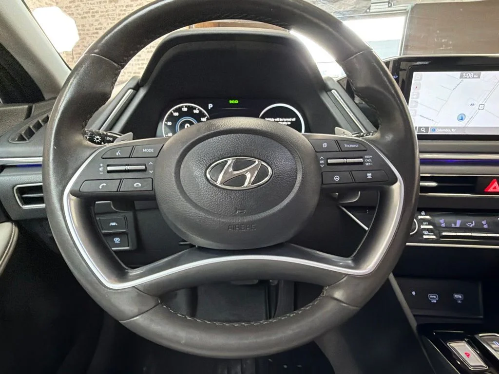 Used 2022 Black Hyundai Limited image 16