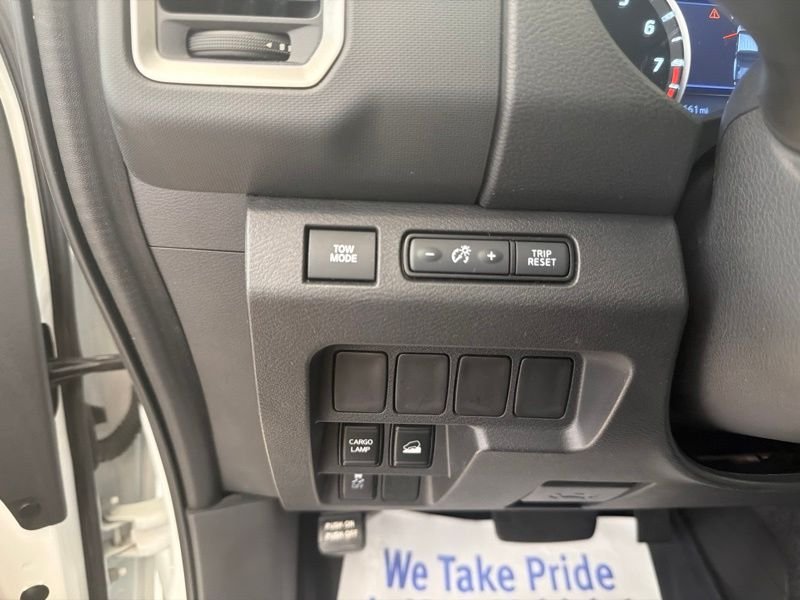 Used 2022 White Nissan SV image 18