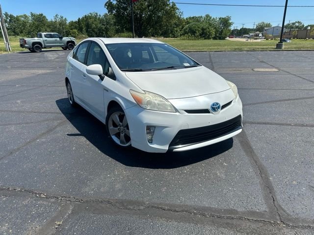 Used 2013 White Toyota PERSONA image 3