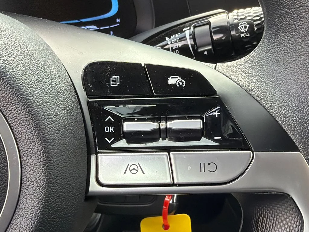 Used 2025 Blue Hyundai SE image 25