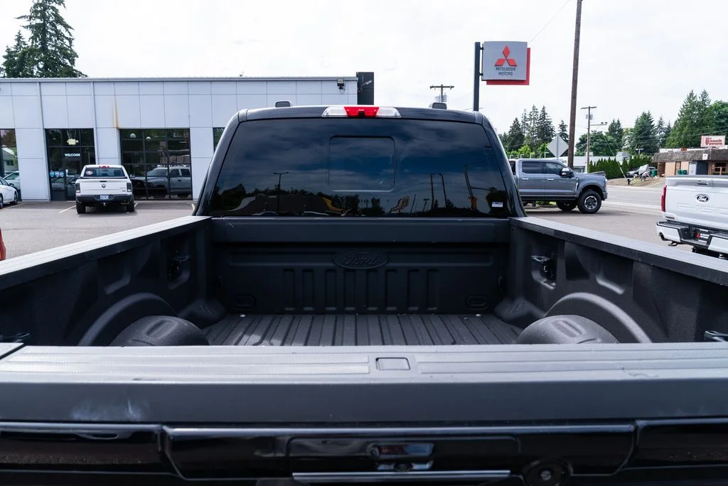 Used 2023  Ford Limited image 8