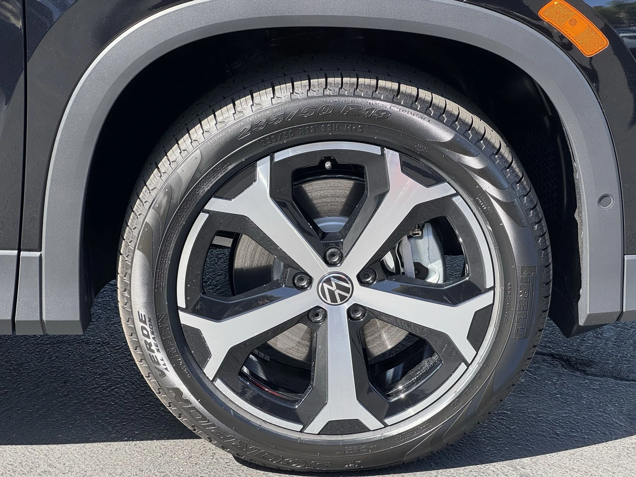 New 2026 Deep Black Pearl Volkswagen SE image 10
