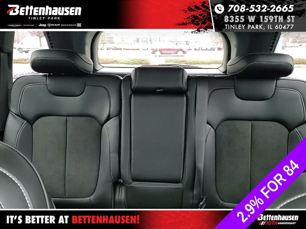 New 2026 Diamond Black Crystal Pearl-Coat Exterior Paint Jeep Altitude image 25