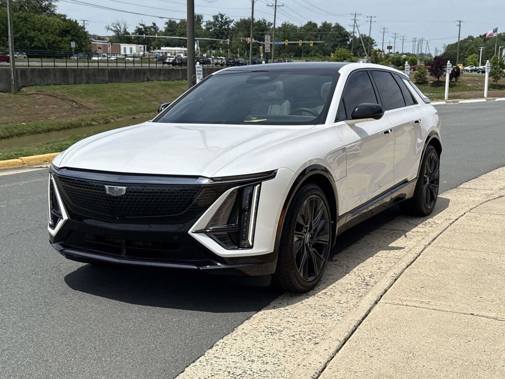 Certified Used 2024 Crystal White Tricoat Cadillac Sport 3 image 21