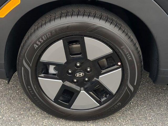 New 2025 Black Hyundai SEL image 11