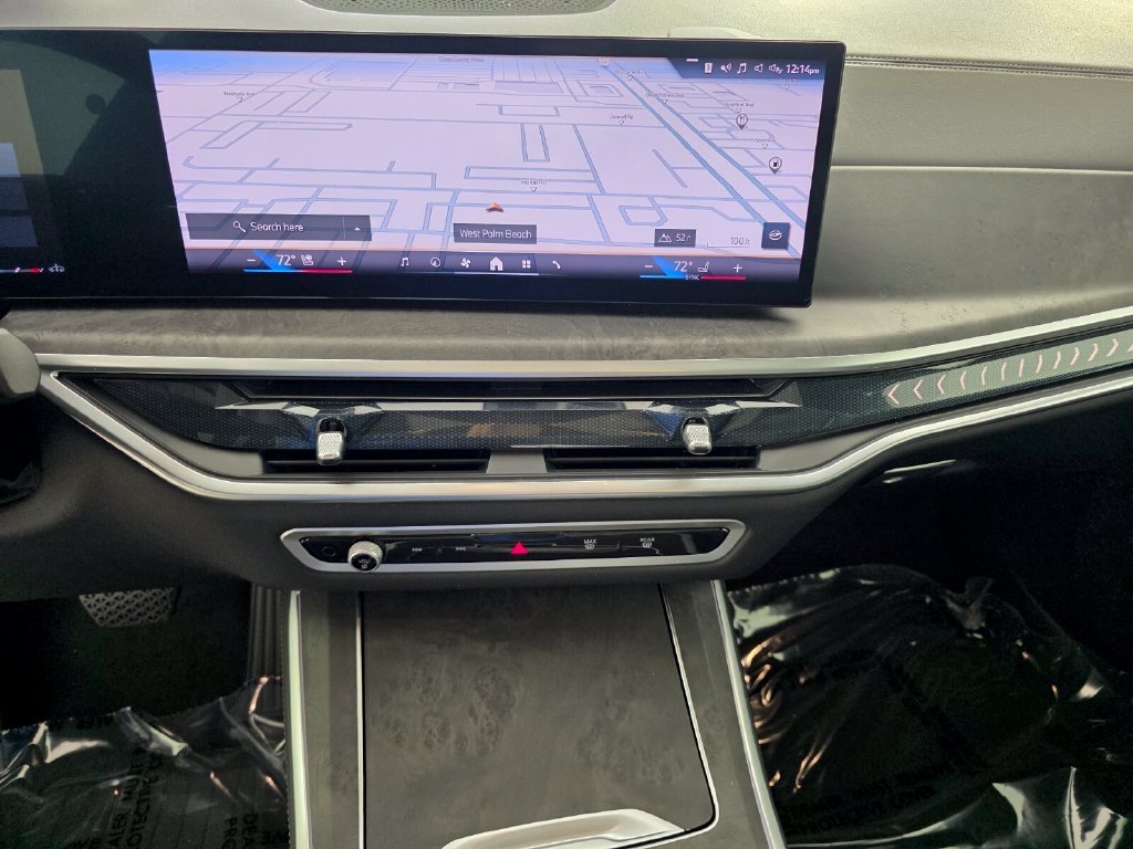 Used 2025 White BMW sDrive40i image 23